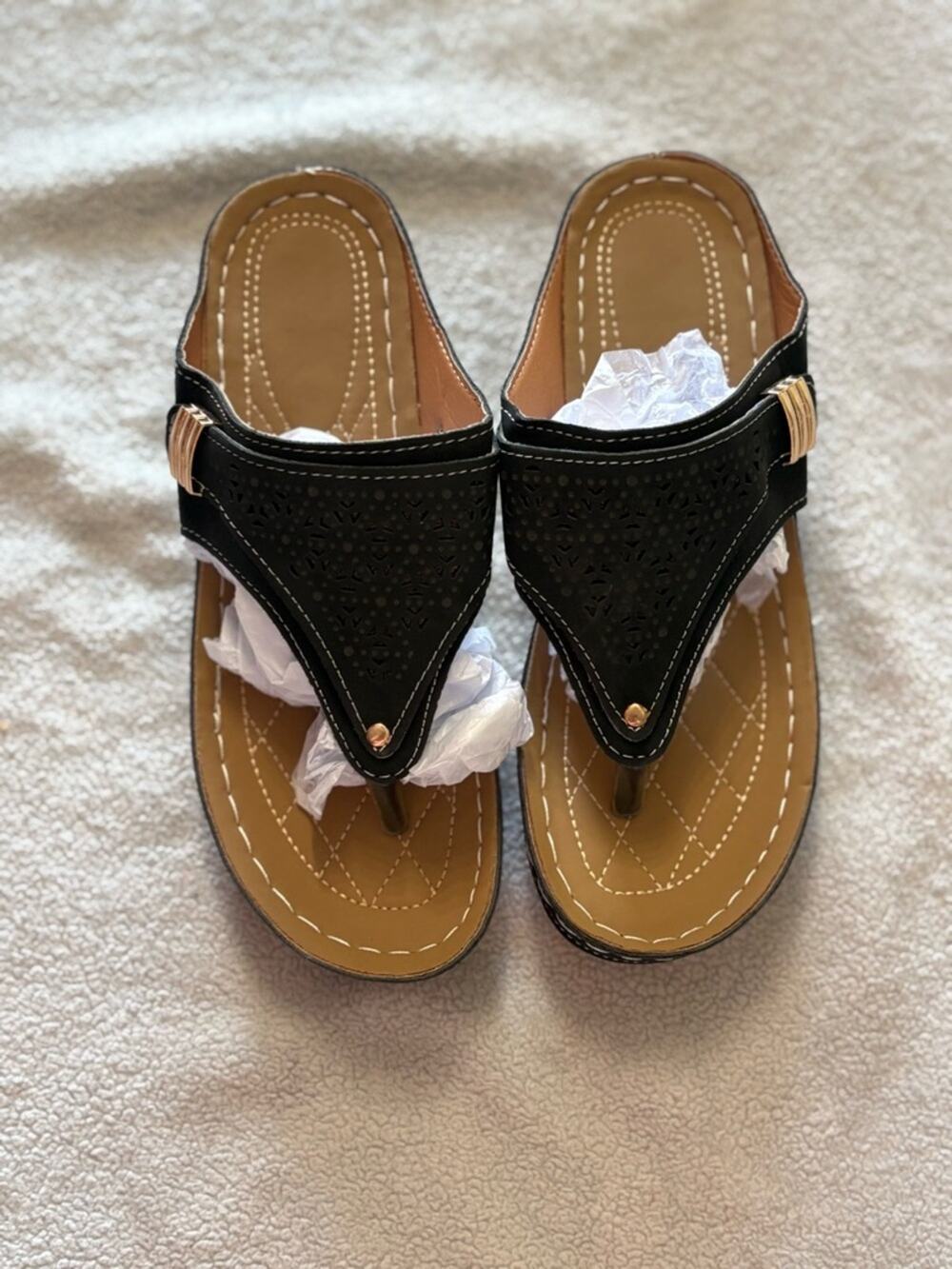 Women's Black Thong Sandals with Decorative Stitching